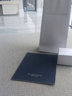 Van Cleef & Arpels Booklet and Packaging - Navy Blue